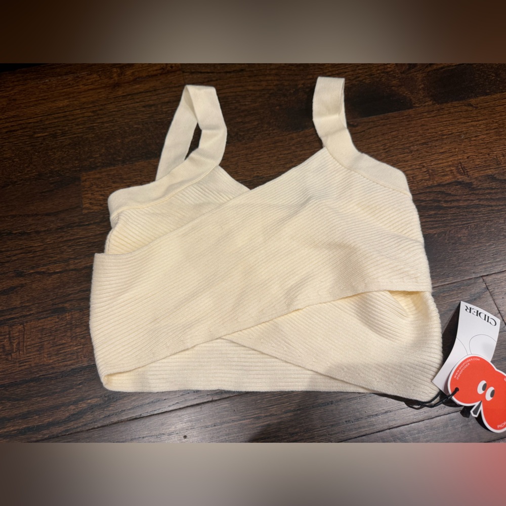 Nwt cider Knitted V-neck Solid Wrap Texture Crop Tank Top size M cream